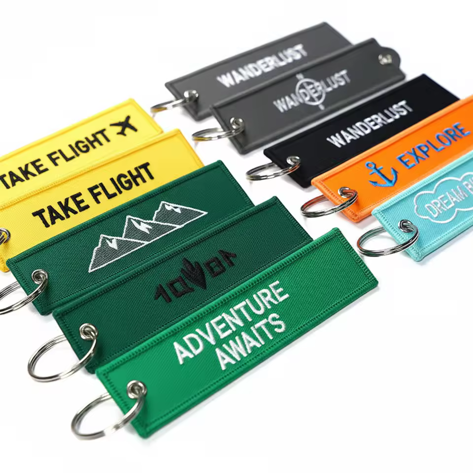 Bright printed short lanyard key tags with metal hooks